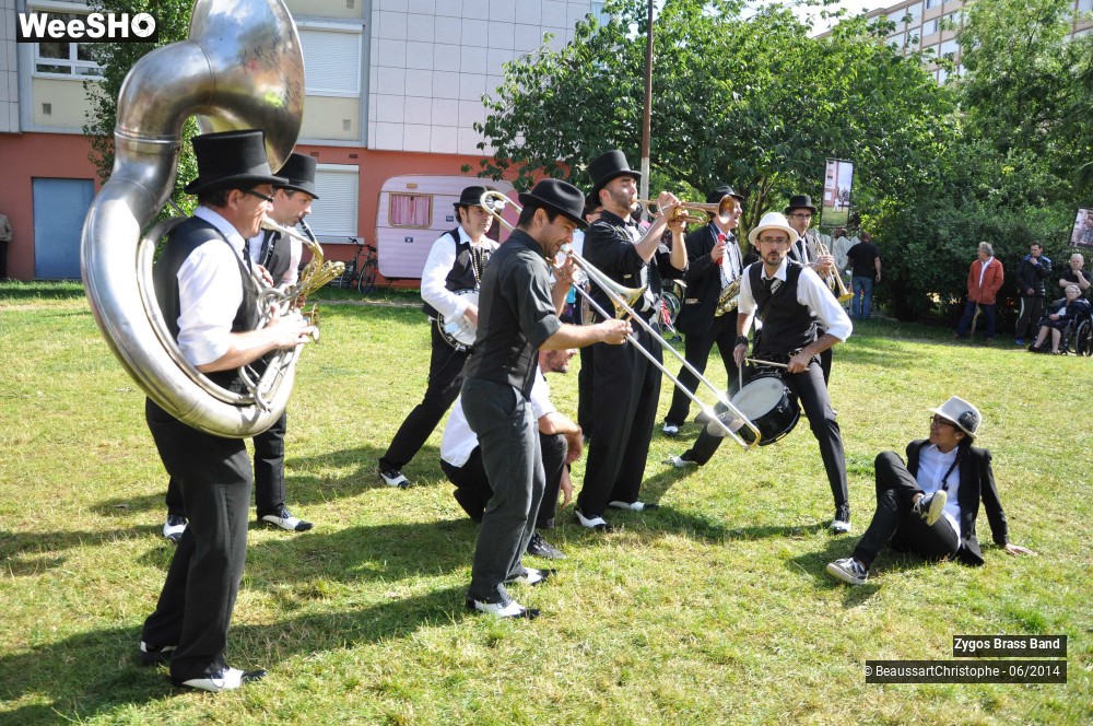 14/28 photos du spectacle NOLA 2nd Line