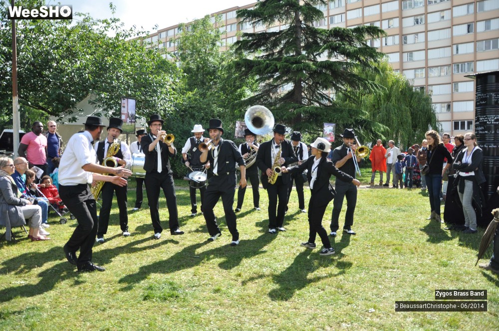 18/28 photos du spectacle NOLA 2nd Line