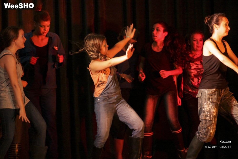 10/48 photos du spectacle Danse ton environnement
