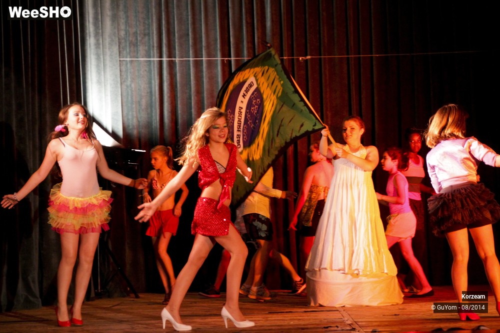 32/48 photos du spectacle Danse ton environnement