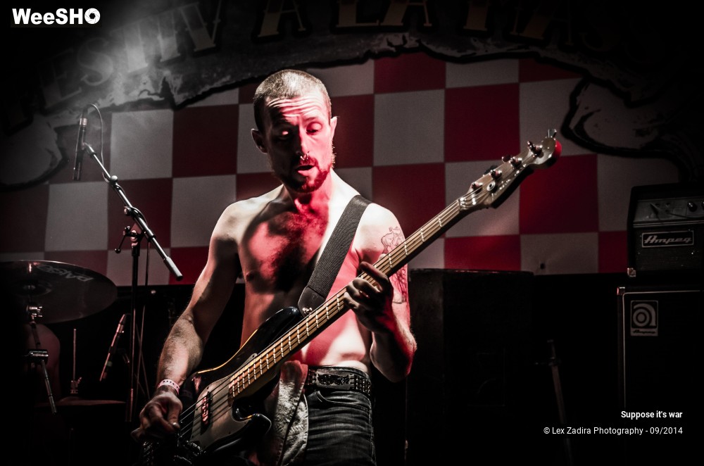 3/8 photos du spectacle Suppose It's War