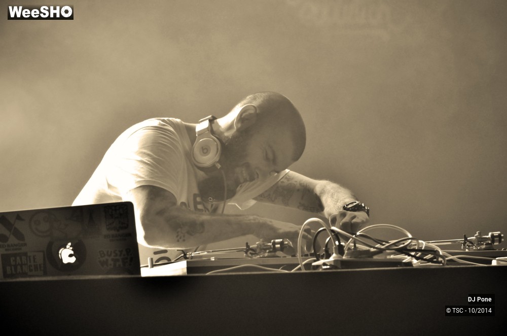17/27 photos du spectacle DJ Pone