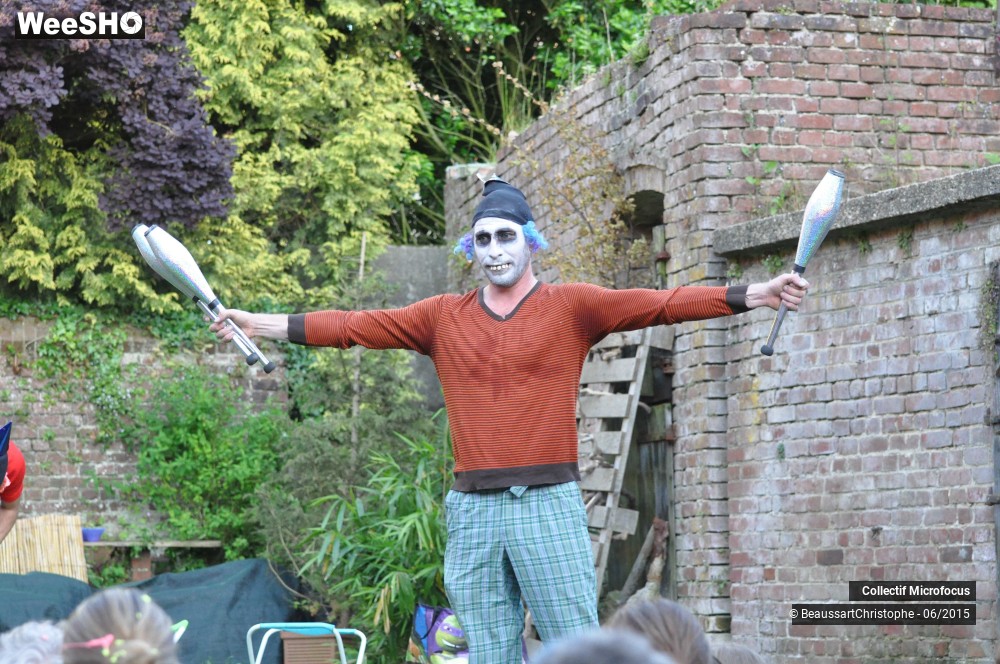 7/32 photos du spectacle Un jour par terre