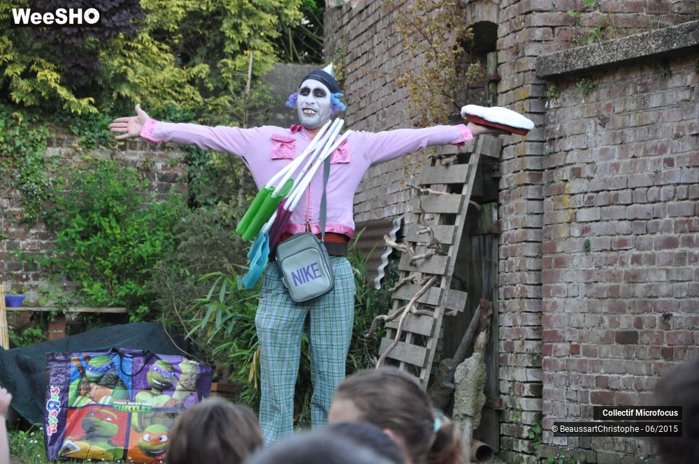 30/32 photos du spectacle Un jour par terre