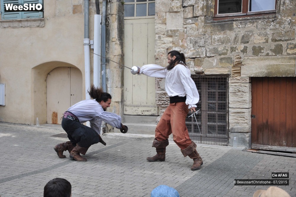13/47 photos du spectacle L'histoire des 3 Mousquetaires racontée à Deux en 1/2 heure