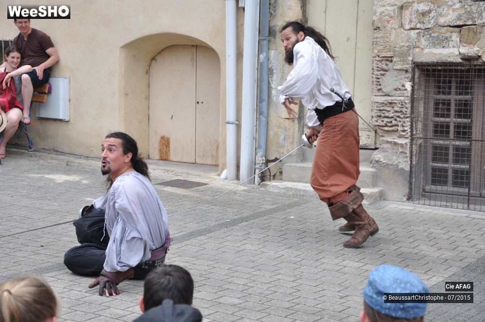 20/47 photos du spectacle L'histoire des 3 Mousquetaires racontée à Deux en 1/2 heure
