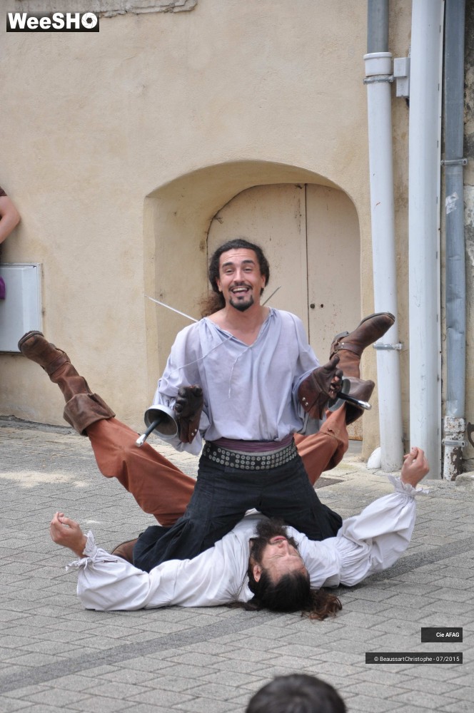 24/47 photos du spectacle L'histoire des 3 Mousquetaires racontée à Deux en 1/2 heure