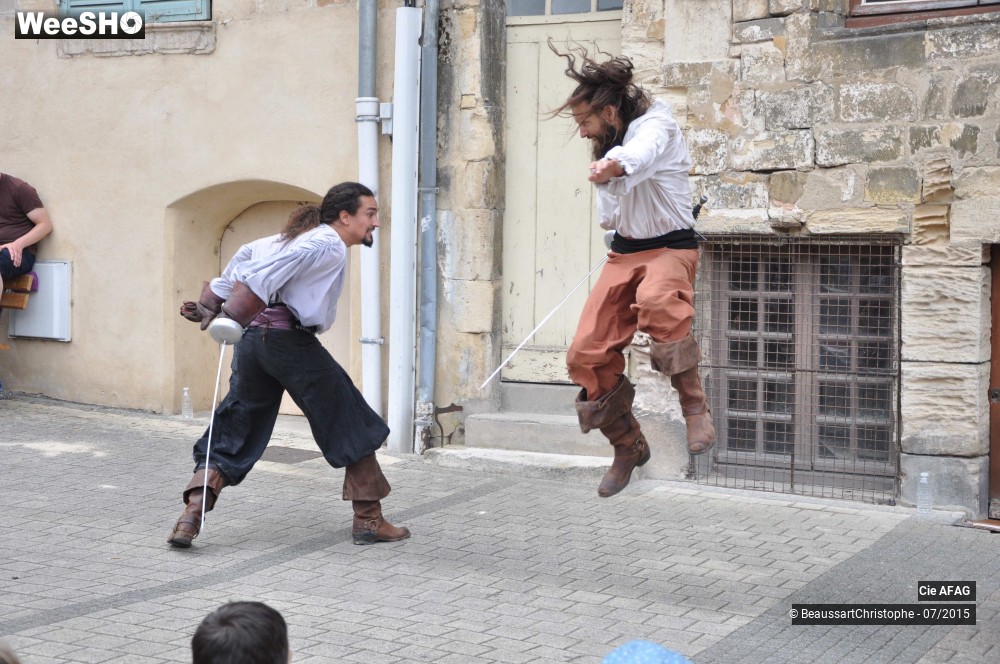 25/47 photos du spectacle L'histoire des 3 Mousquetaires racontée à Deux en 1/2 heure