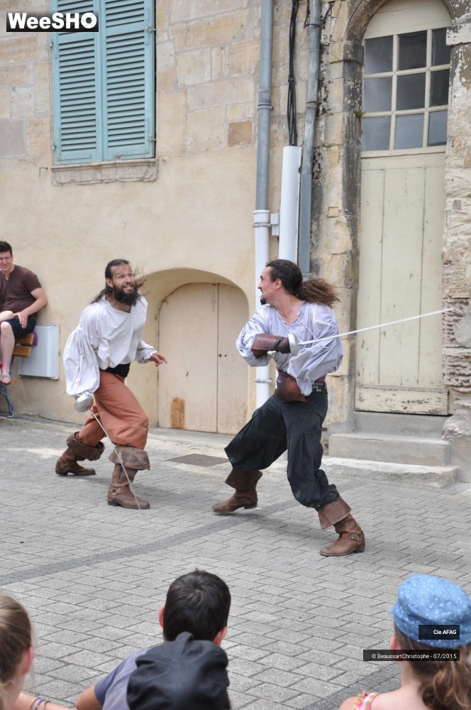 26/47 photos du spectacle L'histoire des 3 Mousquetaires racontée à Deux en 1/2 heure
