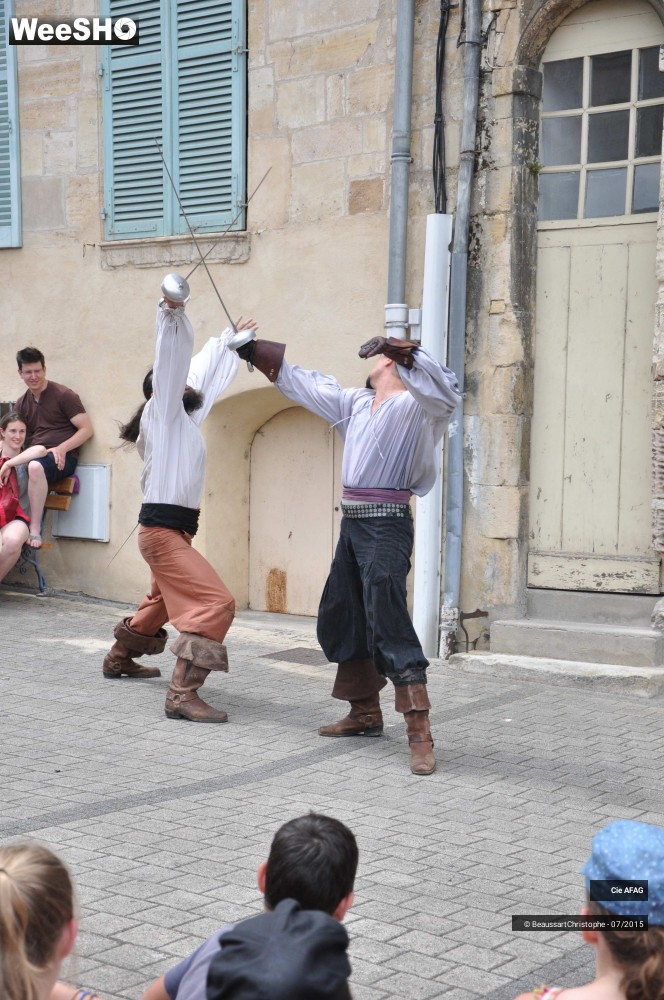 27/47 photos du spectacle L'histoire des 3 Mousquetaires racontée à Deux en 1/2 heure