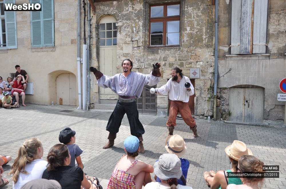 30/47 photos du spectacle L'histoire des 3 Mousquetaires racontée à Deux en 1/2 heure