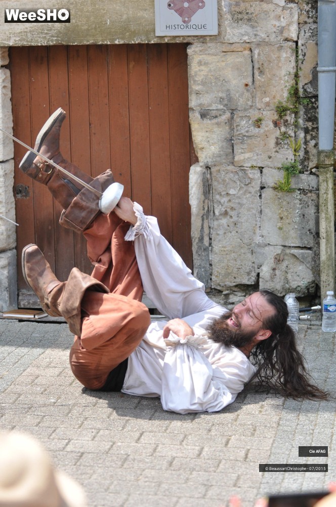 31/47 photos du spectacle L'histoire des 3 Mousquetaires racontée à Deux en 1/2 heure