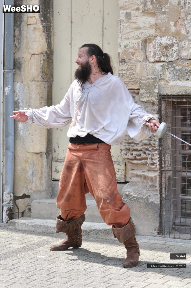 43/47 photos du spectacle L'histoire des 3 Mousquetaires racontée à Deux en 1/2 heure
