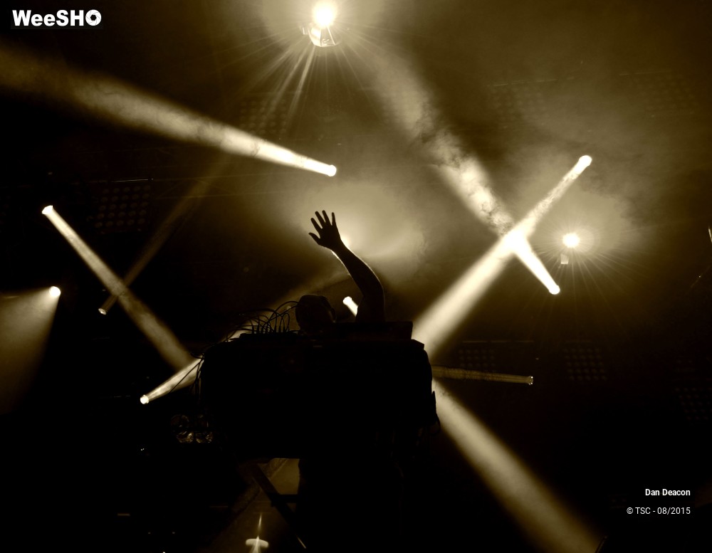 2/12 photos du spectacle Dan Deacon