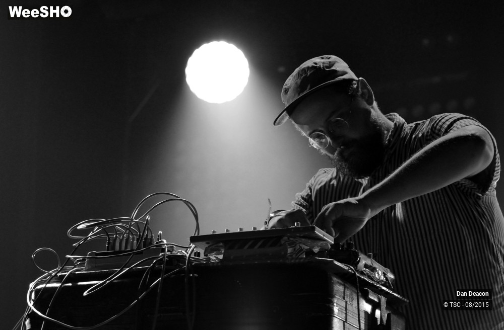 6/12 photos du spectacle Dan Deacon