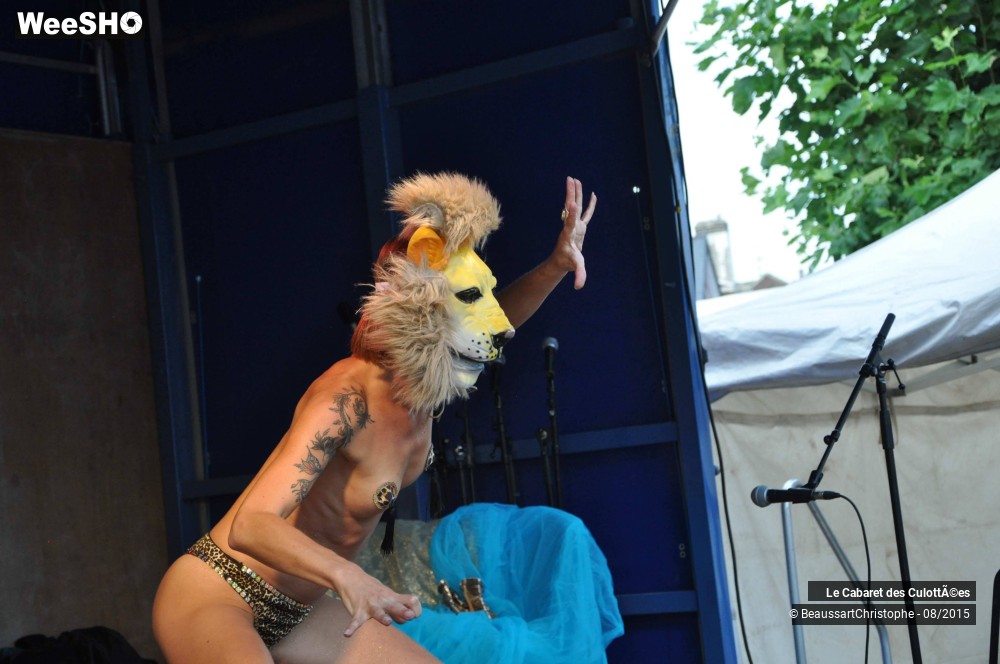 7/37 photos du spectacle Femme Primitive,  Le Cabaret des Culottées