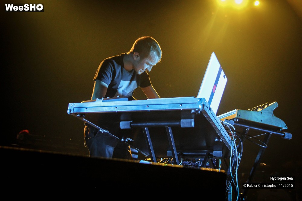 22/25 photos du spectacle Hydrogen Sea