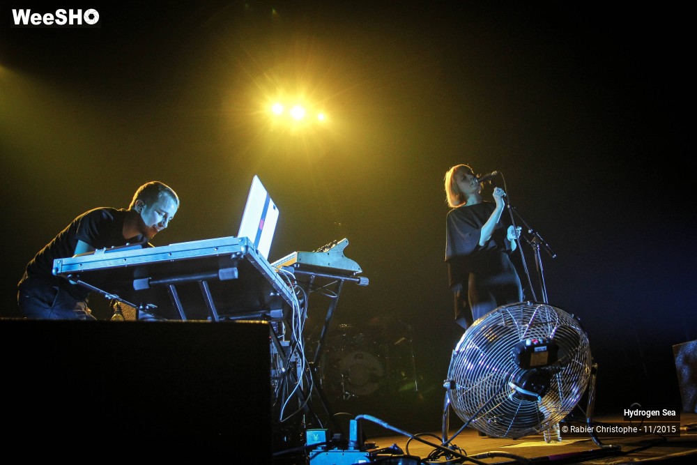 24/25 photos du spectacle Hydrogen Sea