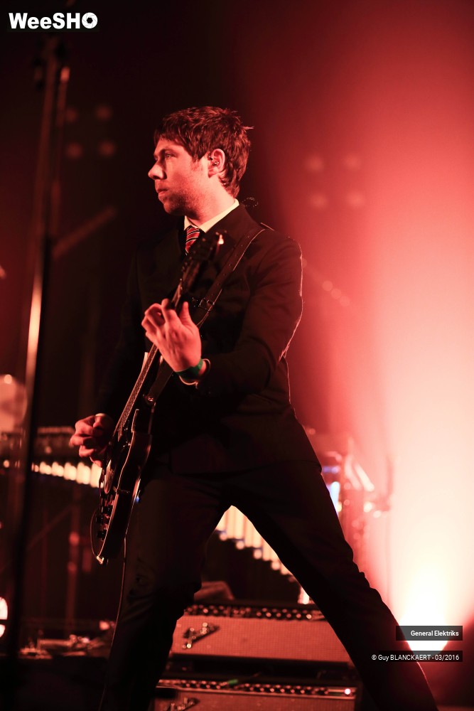 13/17 photos du spectacle General Elektriks