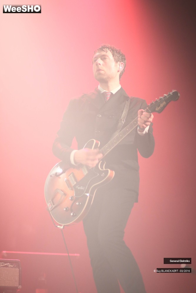 14/17 photos du spectacle General Elektriks