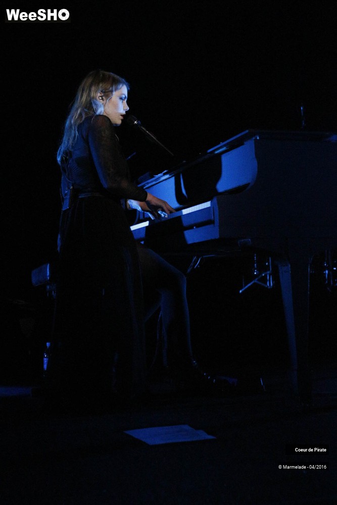 16/31 photos du spectacle Coeur de Pirate