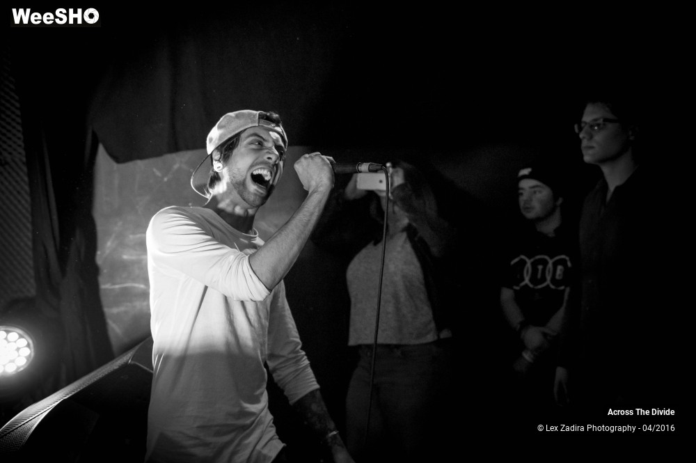 2/18 photos du spectacle Across The Divide