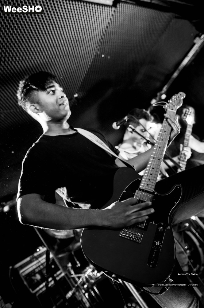 8/18 photos du spectacle Across The Divide