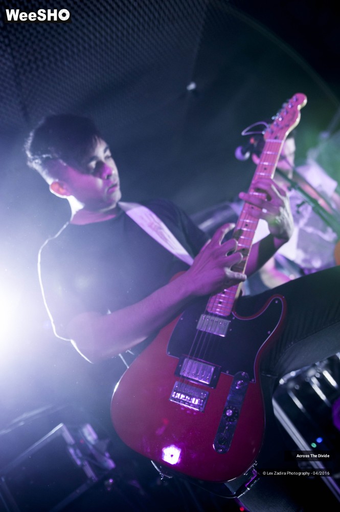 14/18 photos du spectacle Across The Divide