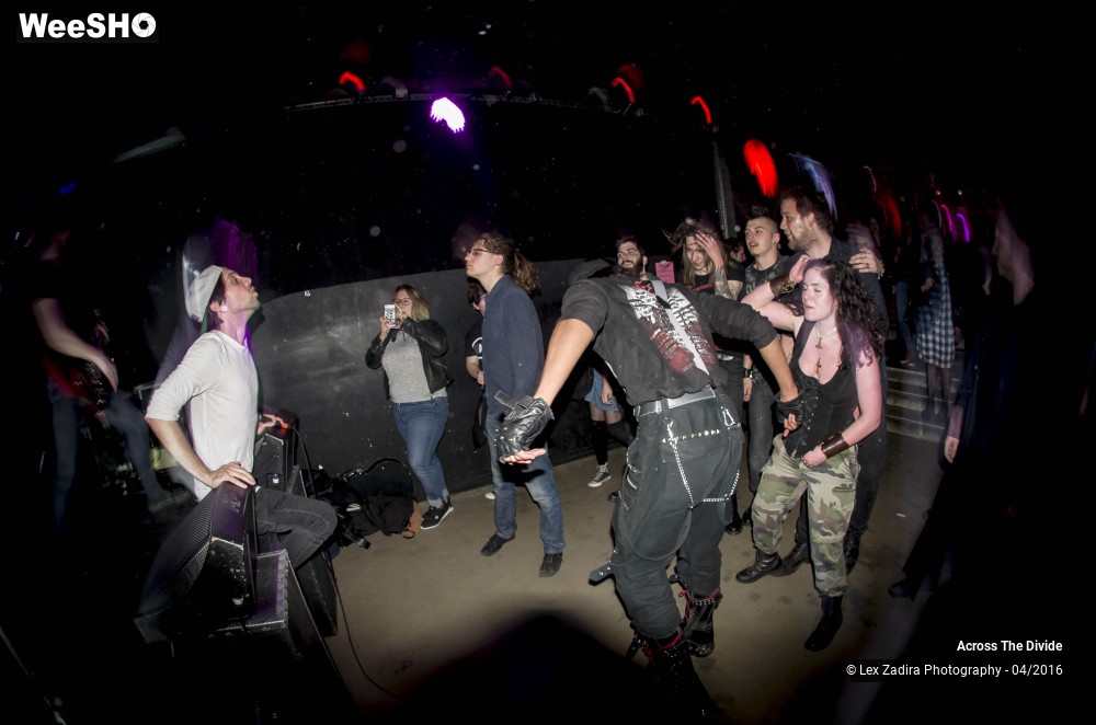 15/18 photos du spectacle Across The Divide