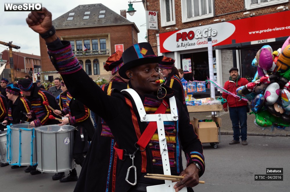 2/29 photos du spectacle Déambulation musicale percussive