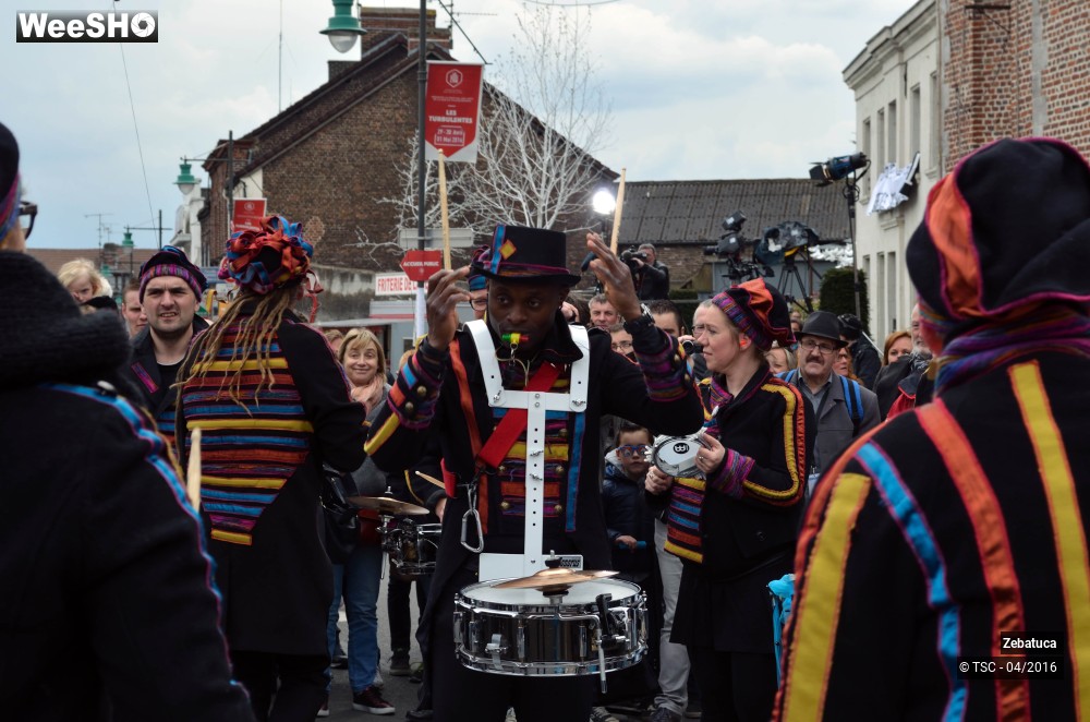 7/29 photos du spectacle Déambulation musicale percussive