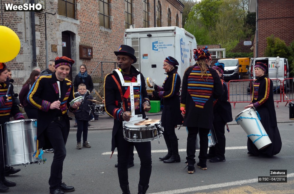 9/29 photos du spectacle Déambulation musicale percussive