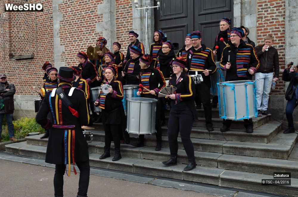 10/29 photos du spectacle Déambulation musicale percussive