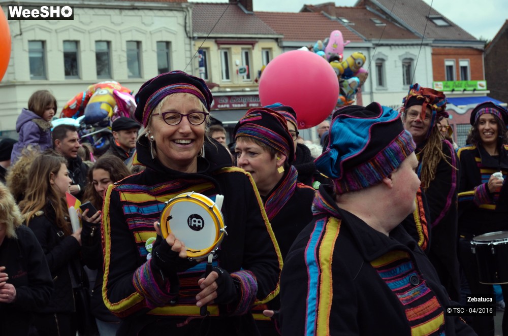 12/29 photos du spectacle Déambulation musicale percussive