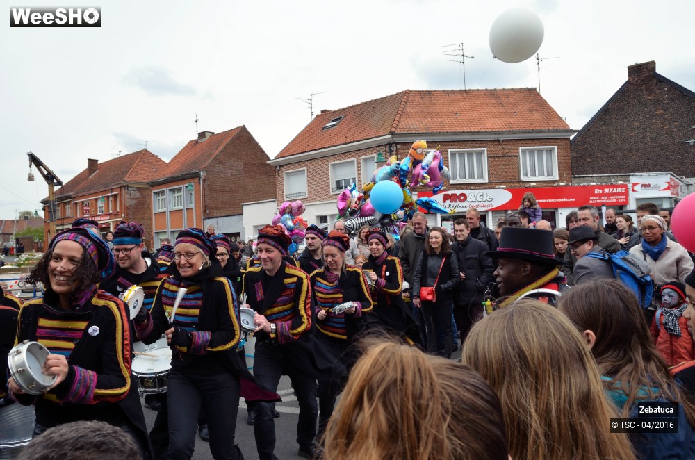 13/29 photos du spectacle Déambulation musicale percussive