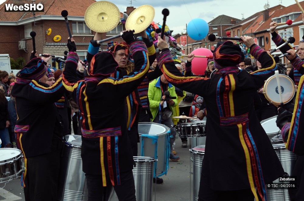20/29 photos du spectacle Déambulation musicale percussive