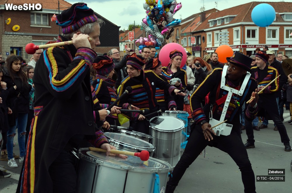 25/29 photos du spectacle Déambulation musicale percussive