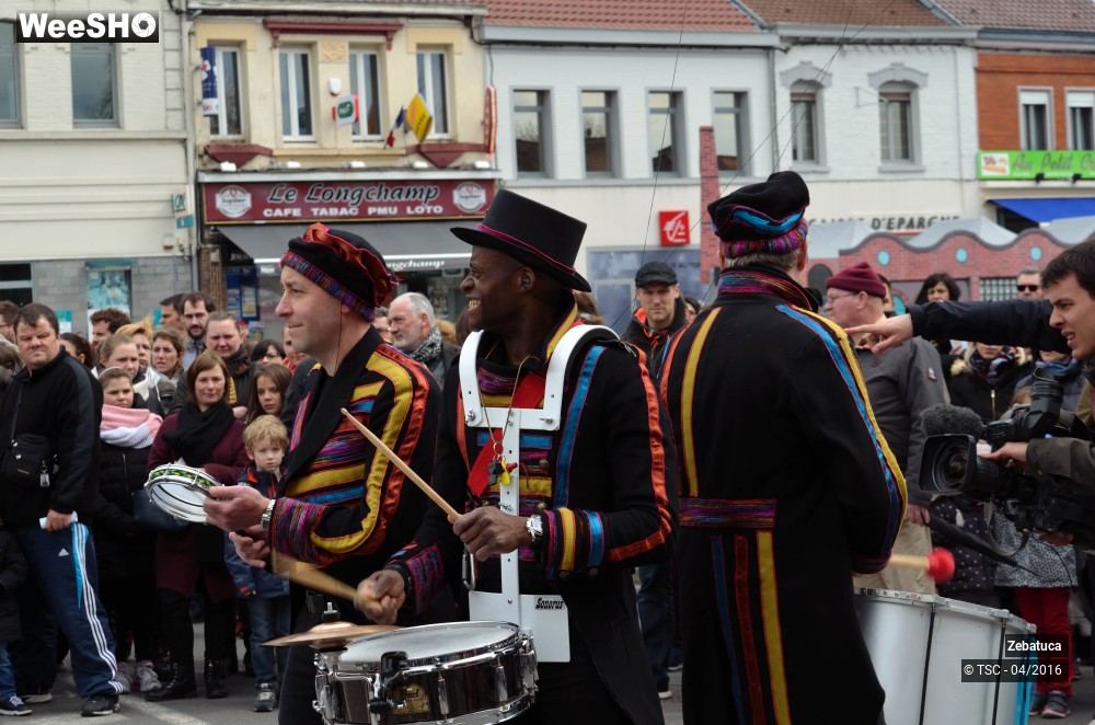 28/29 photos du spectacle Déambulation musicale percussive