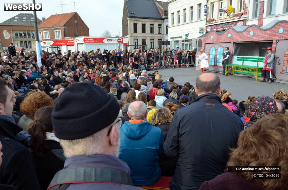 4/30 photos du spectacle Economic strip