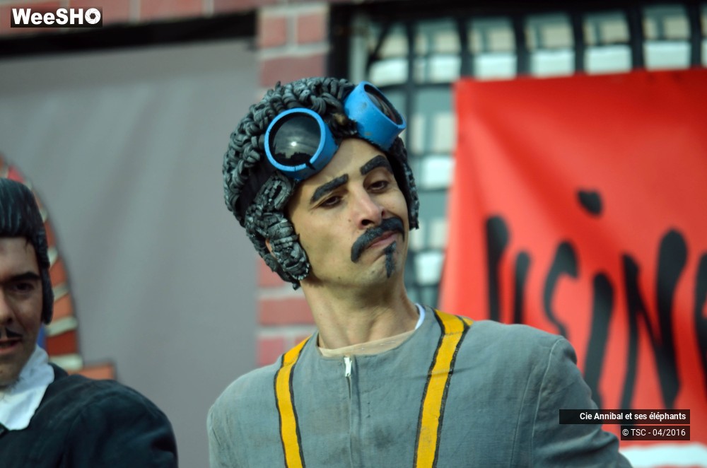 7/30 photos du spectacle Economic strip