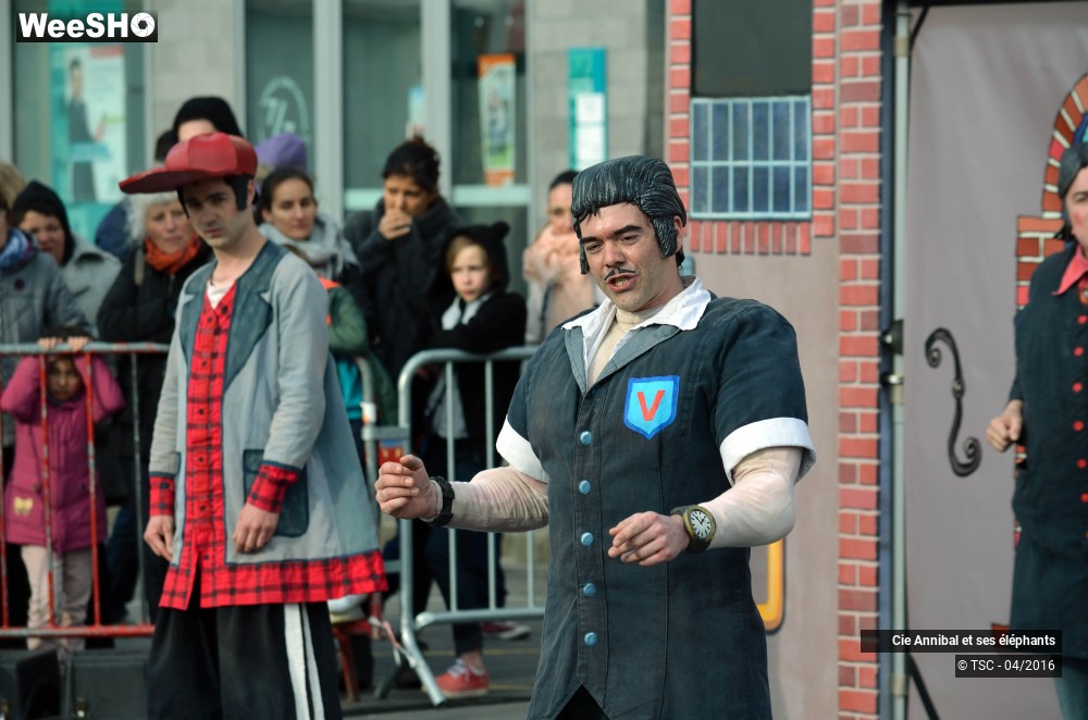 20/30 photos du spectacle Economic strip