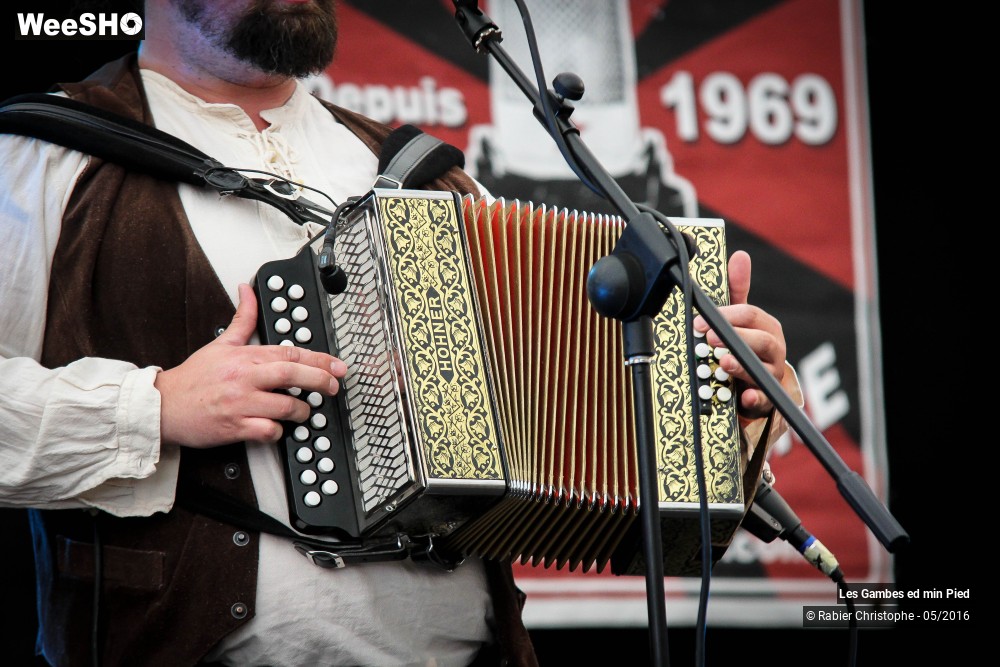 2/33 photos du spectacle Les Gambes ed min Pied