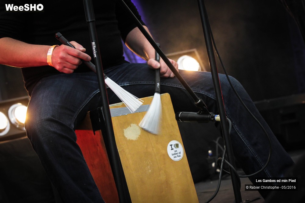 11/33 photos du spectacle Les Gambes ed min Pied