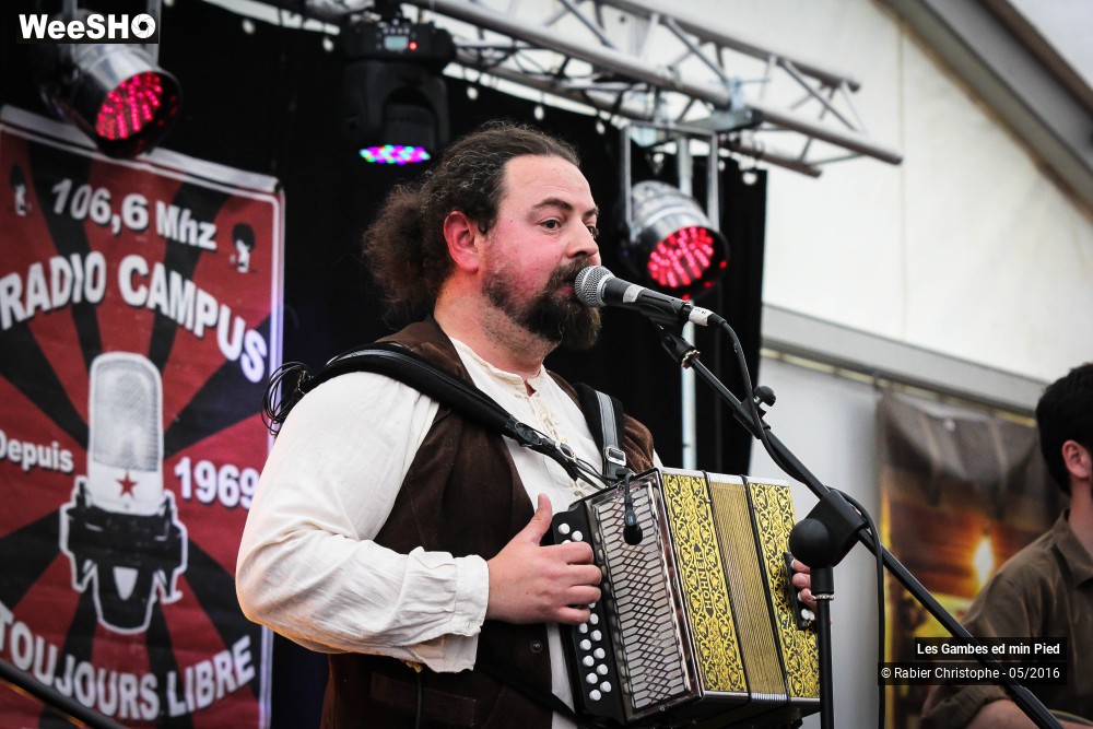 20/33 photos du spectacle Les Gambes ed min Pied