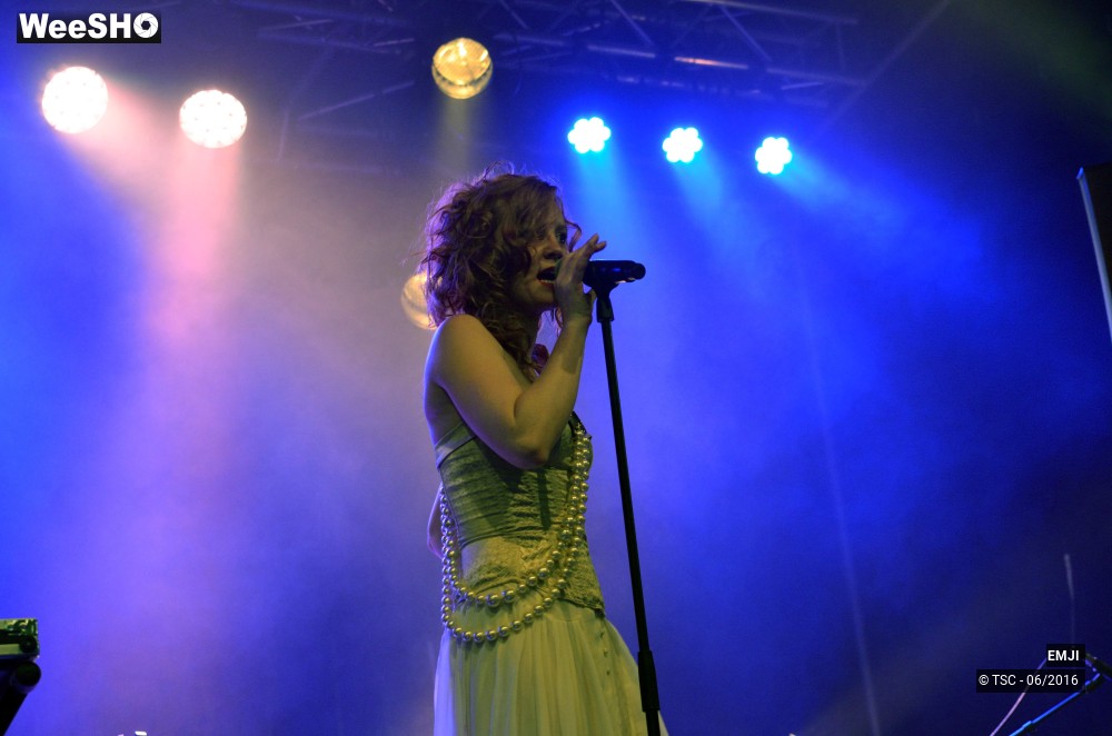 14/22 photos du spectacle EMJI