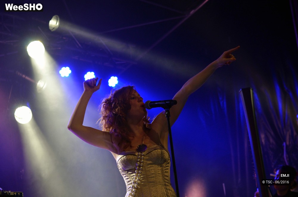 15/22 photos du spectacle EMJI