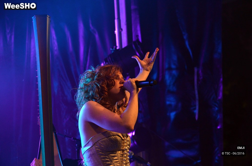 16/22 photos du spectacle EMJI