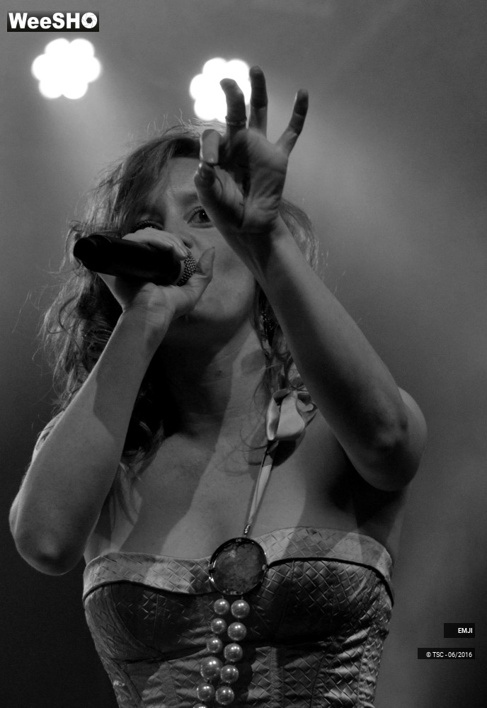 22/22 photos du spectacle EMJI