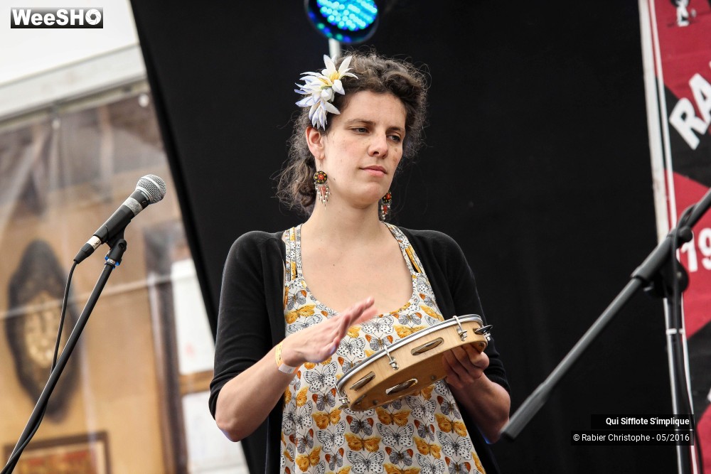 9/27 photos du spectacle Qui Sifflote S'implique