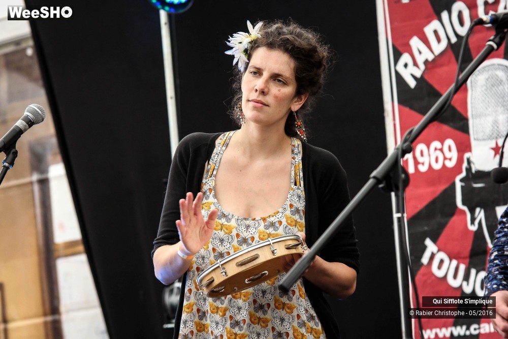 11/27 photos du spectacle Qui Sifflote S'implique